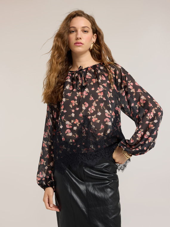Georgette blouse with floral print and lace