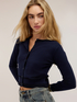 Kurze Strickjacke aus Viskose mit kontrastierenden Kanten image number 3