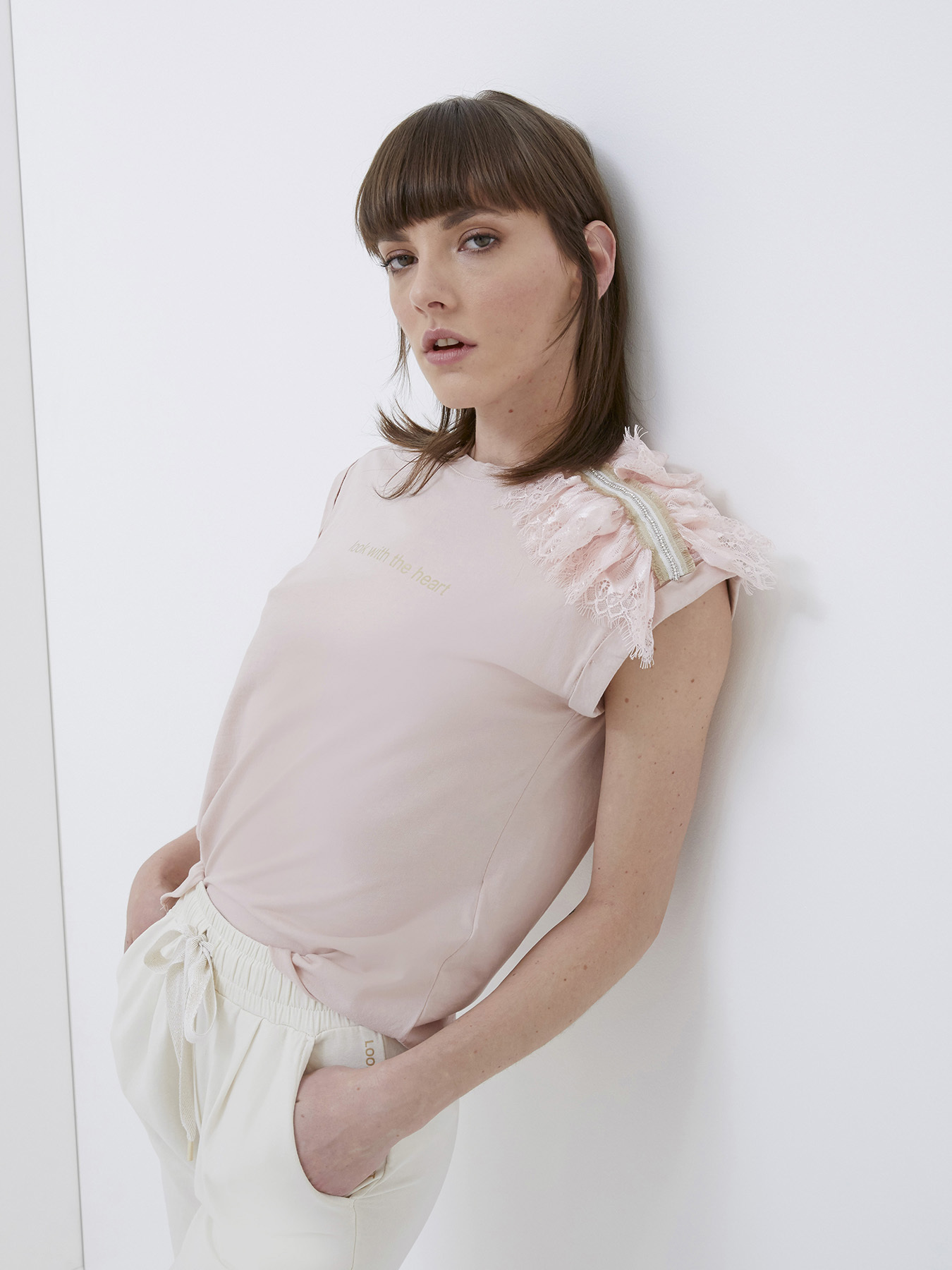 T-shirt con applicazione di pizzo image number 0