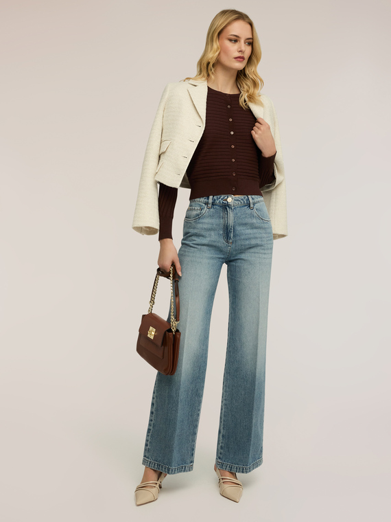 Jeans palazzo con raya marcada