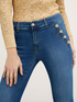 Jeans skinny con motivo bottoni image number 2