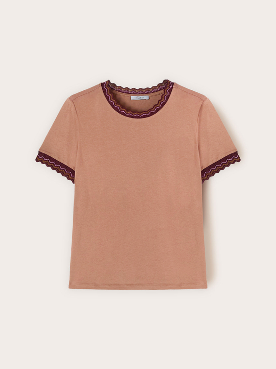 T-shirt with knitted edges