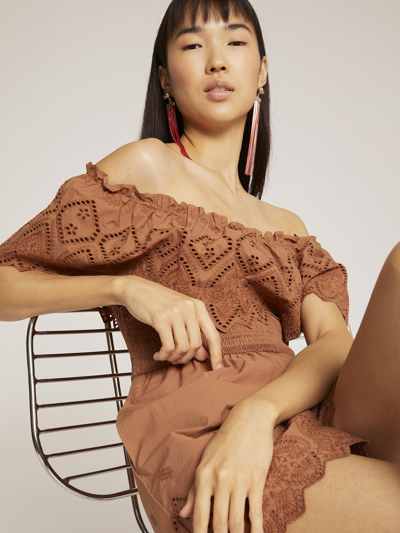 Mono corto de algod&oacute;n con bordados calados image number 2