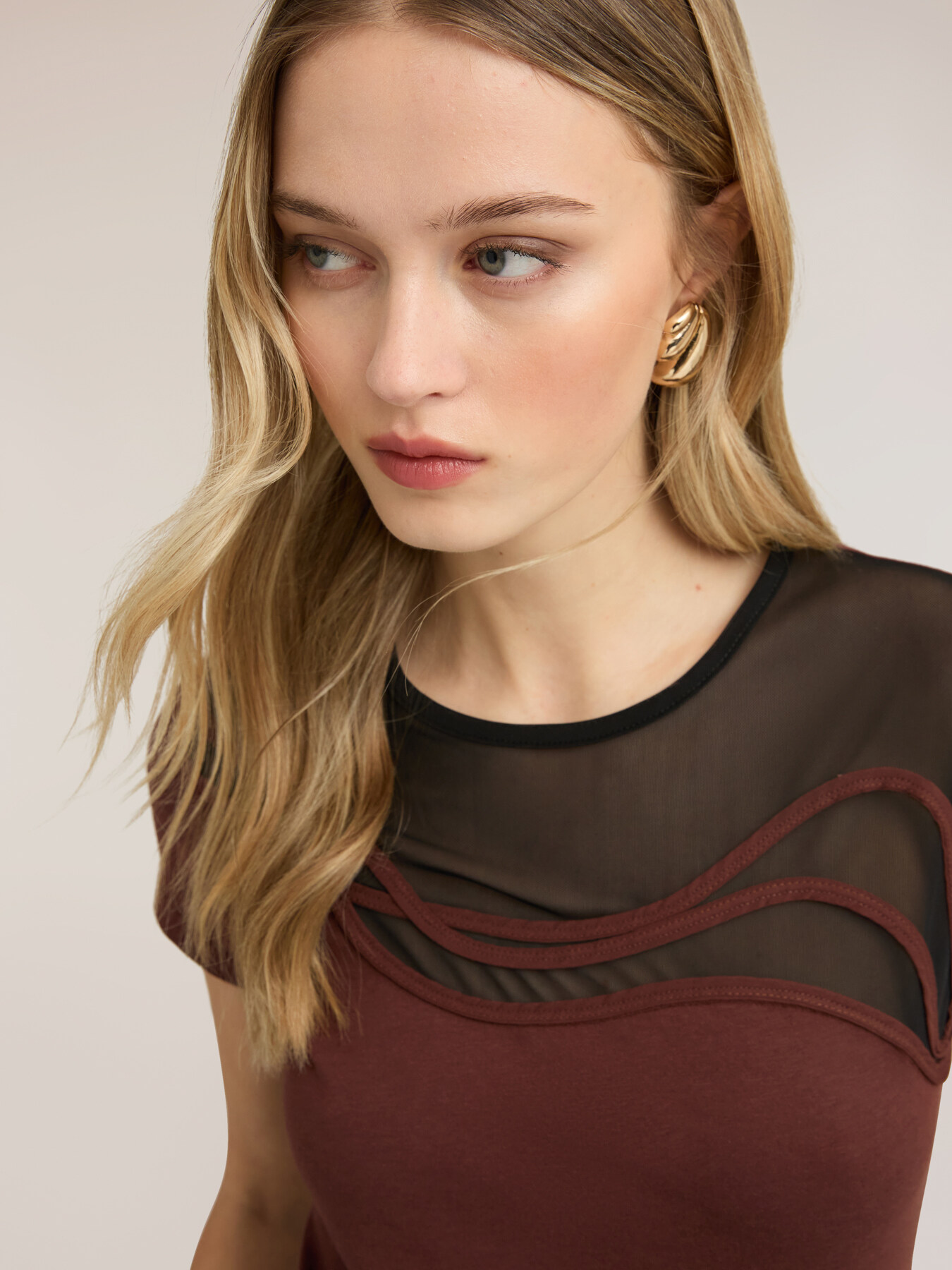 Two-tone t-shirt with embroidery image number 3
