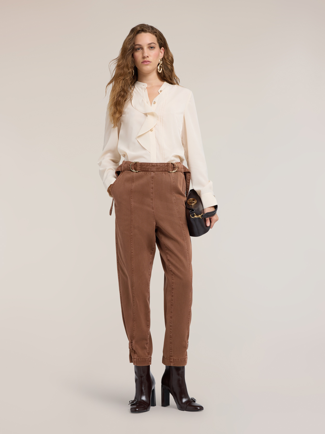 Bluse aus Cr&ecirc;pe de Chine mit asymmetrischem Volant image number 2