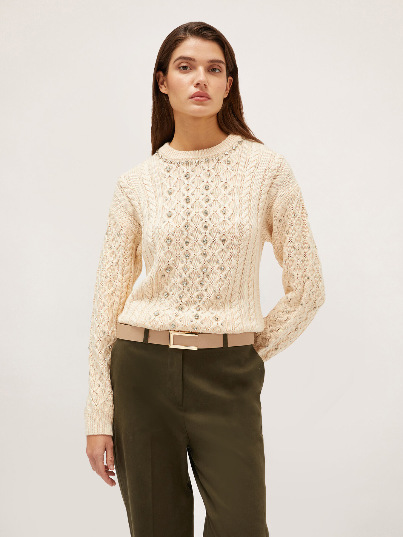 Pull torsad&eacute; avec broderie de pierres image number 0