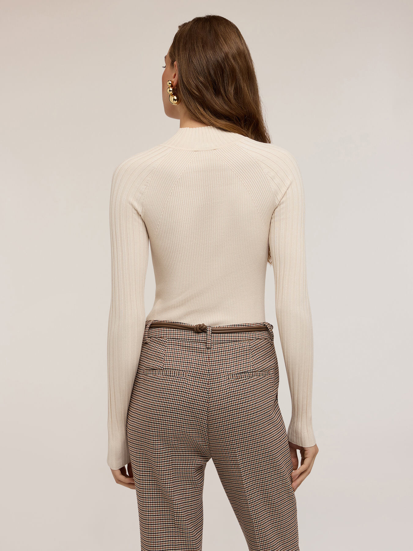 Pull à col roulé côtelé ajusté image number 1