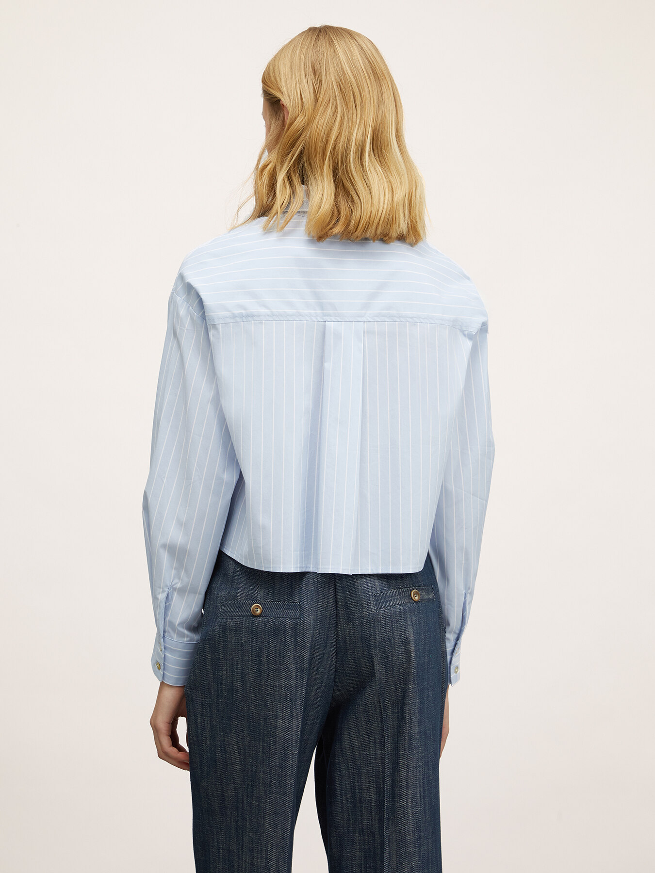 Kurze gestreifte Hemdbluse mit Taschen image number 1