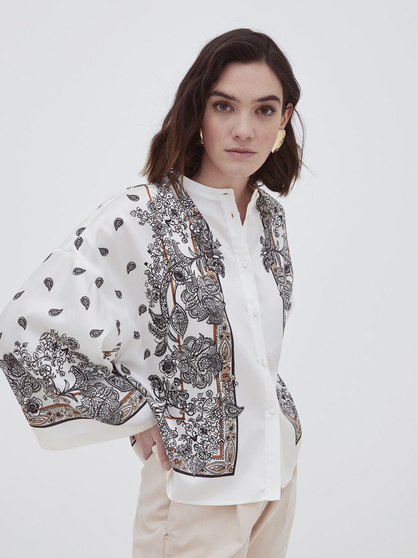 Chemise &agrave; imprim&eacute; foulard image number 2