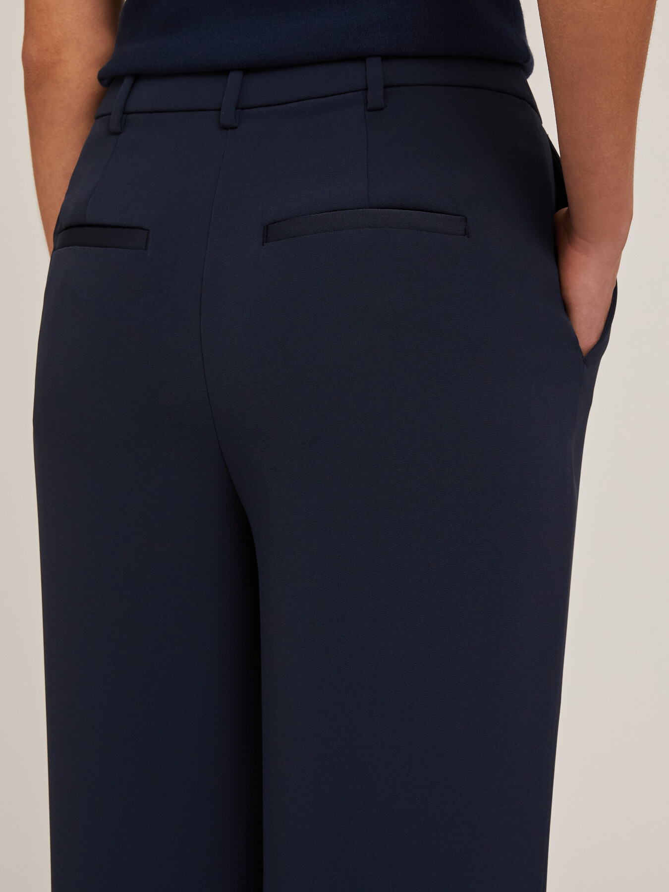 Pantaloni palazzo in envers satin image number 2