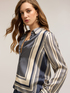 Chemise en satin imprim&eacute; foulard image number 3