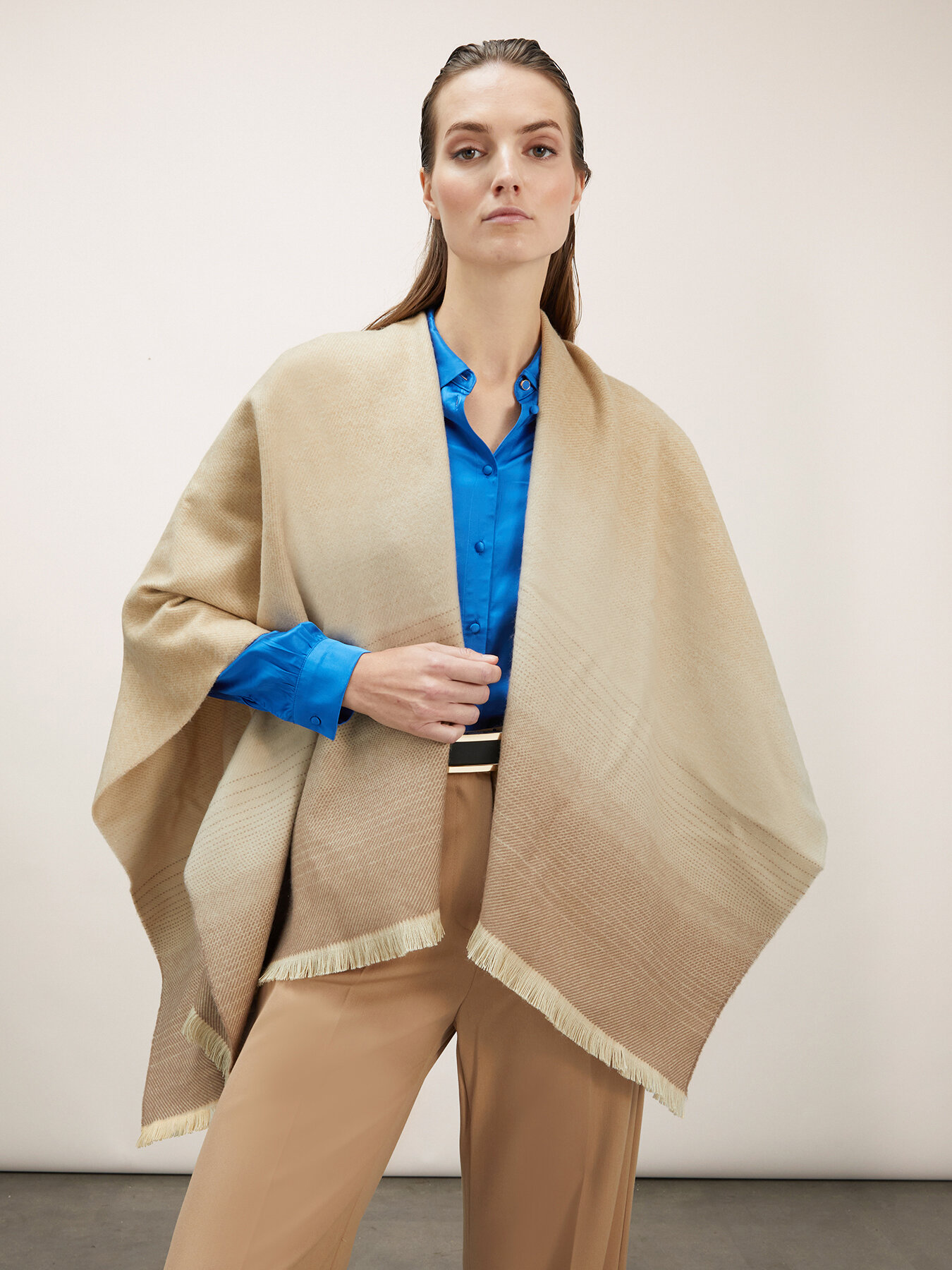 Poncho en jacquard effet estomp&eacute; image number 0