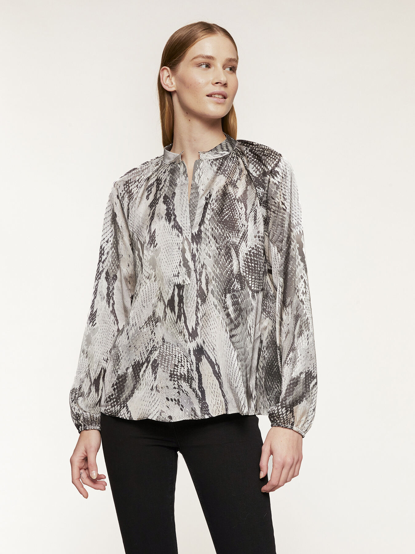 Blouse en satin motif python image number 0