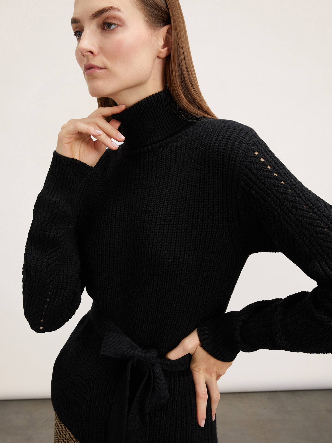 Pull col roulé avec ceinture à la taille image number 2