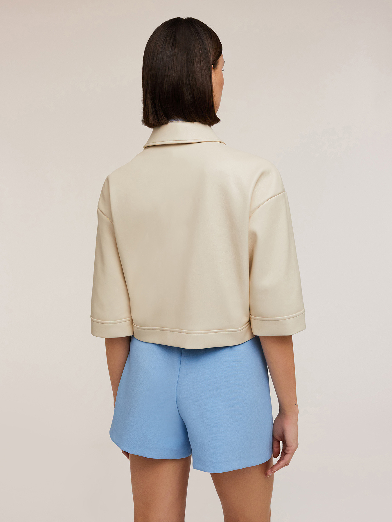 Cropped-Jacke mit Kragen aus beschichtetem Stoff image number 1