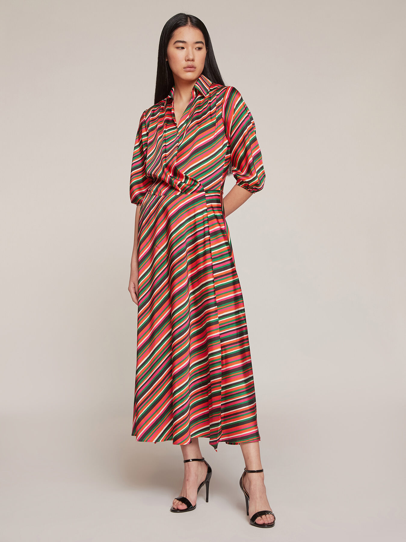 Midi-Kleid aus Satin mit diagonalem Muster image number 0