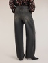 Barrel jeans in black wash denim image number 1