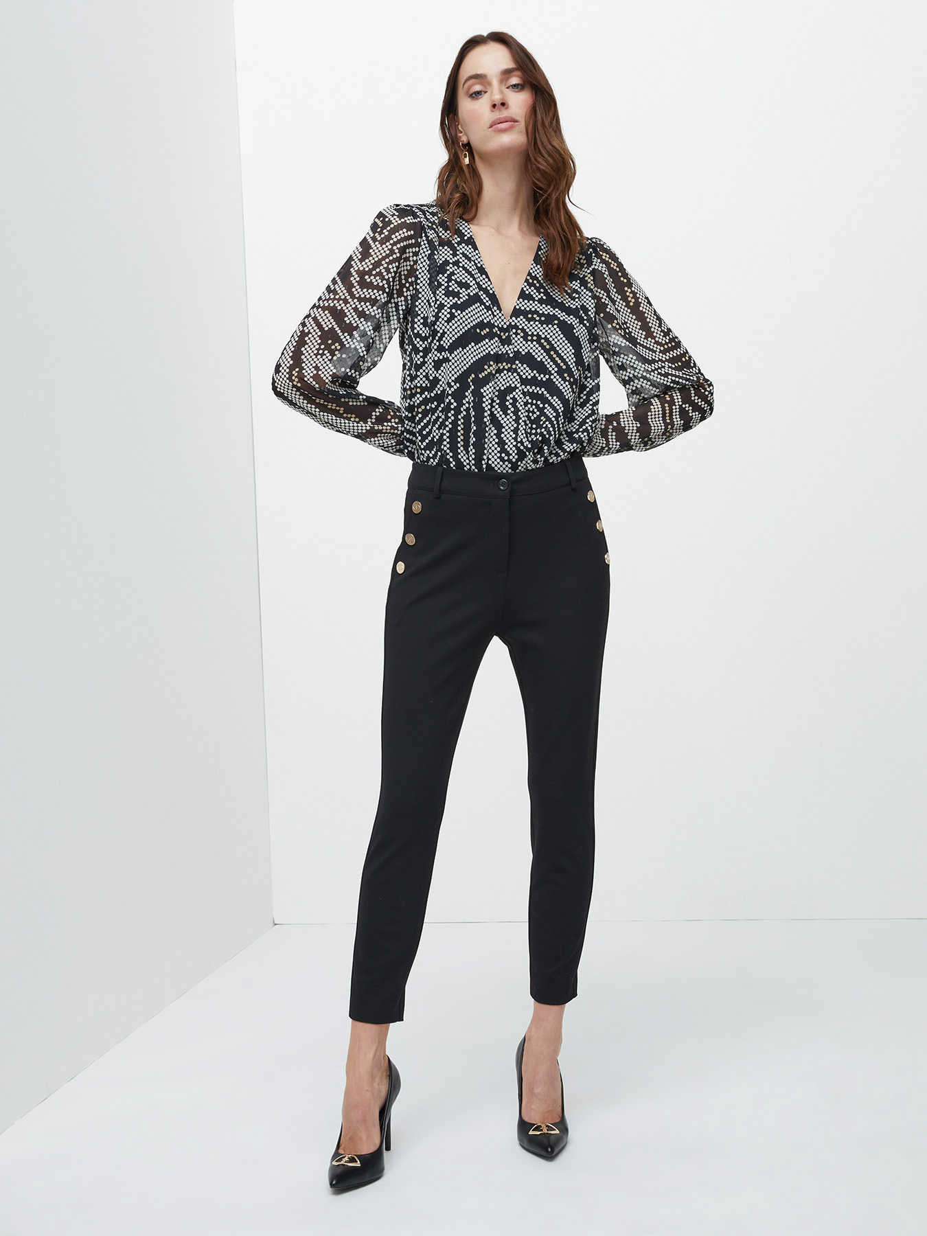 Pantaloni skinny con motivo bottoni image number 0