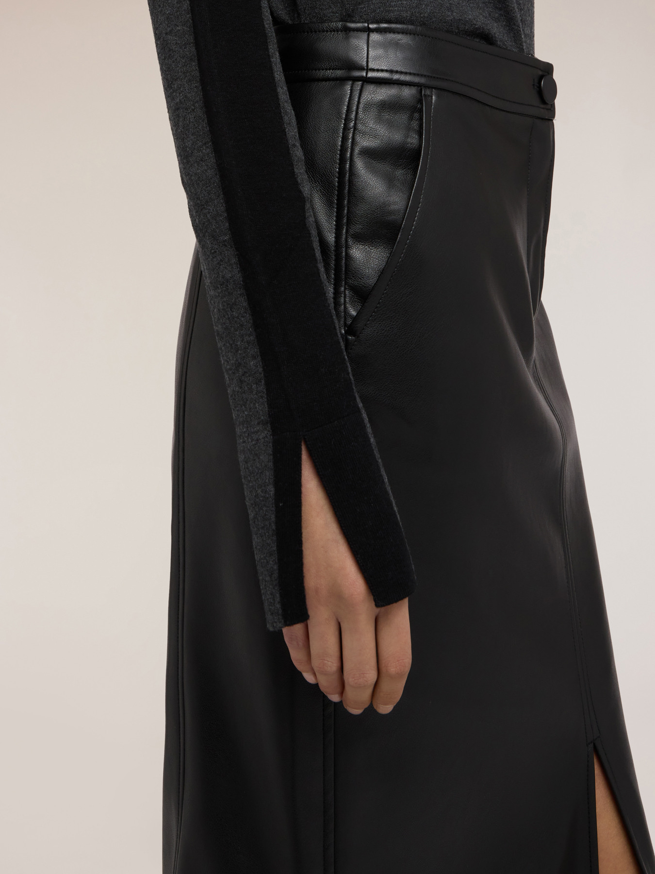 Zweifarbiger Rollkragenpullover aus Seidenmischung image number 3