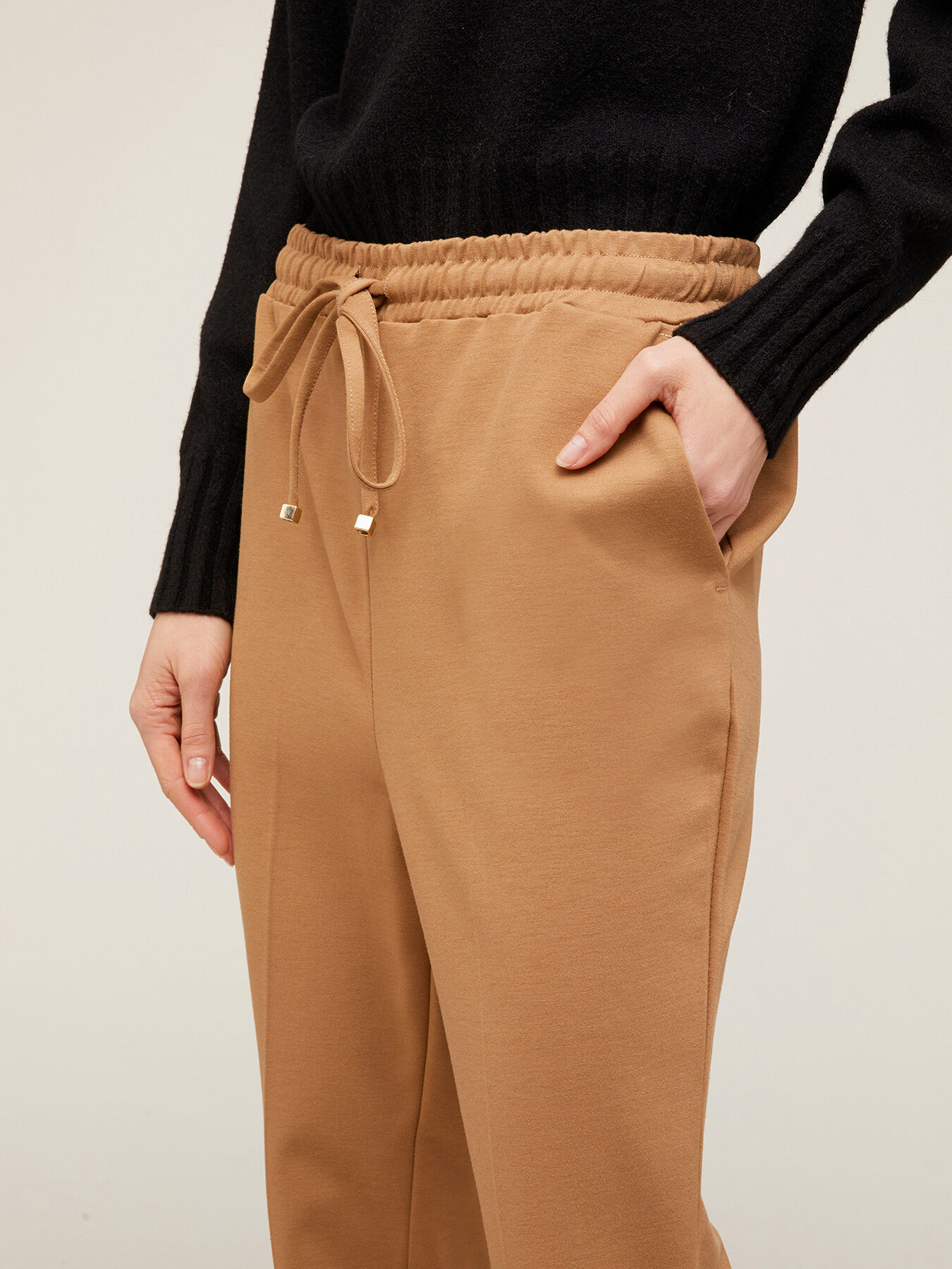 Joggers en punto de Mil&aacute;n. image number 2