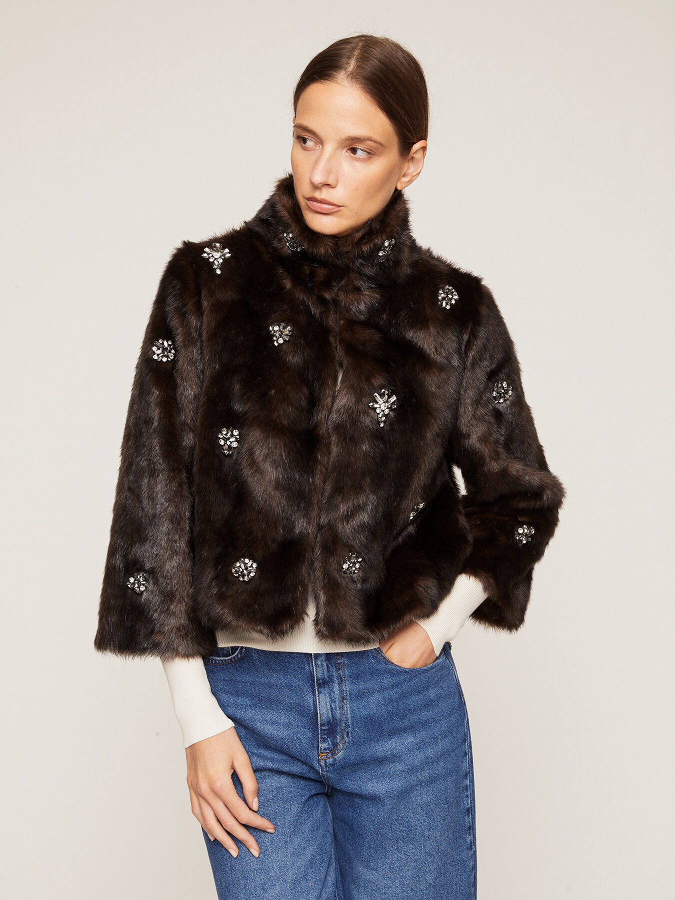 Cappotto a cappa con pietre image number 0