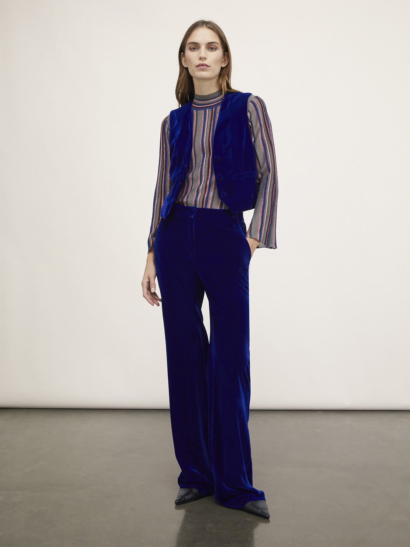 Smooth velvet waistcoat image number 3