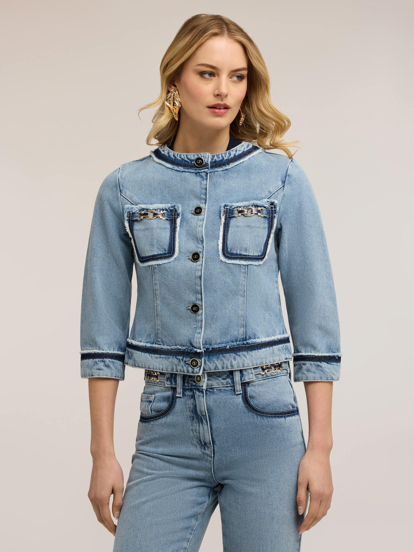 Jeansjacke mit Ketten image number 0