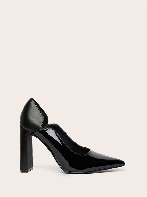 Glossy pumps with matte heel