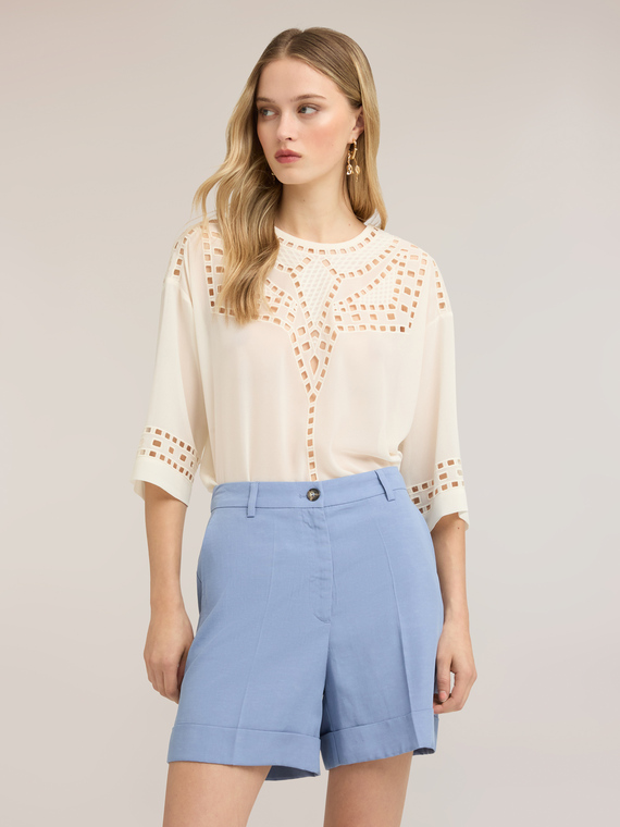 Bluse aus Georgette mit Ajour&eacute;-Stickereien