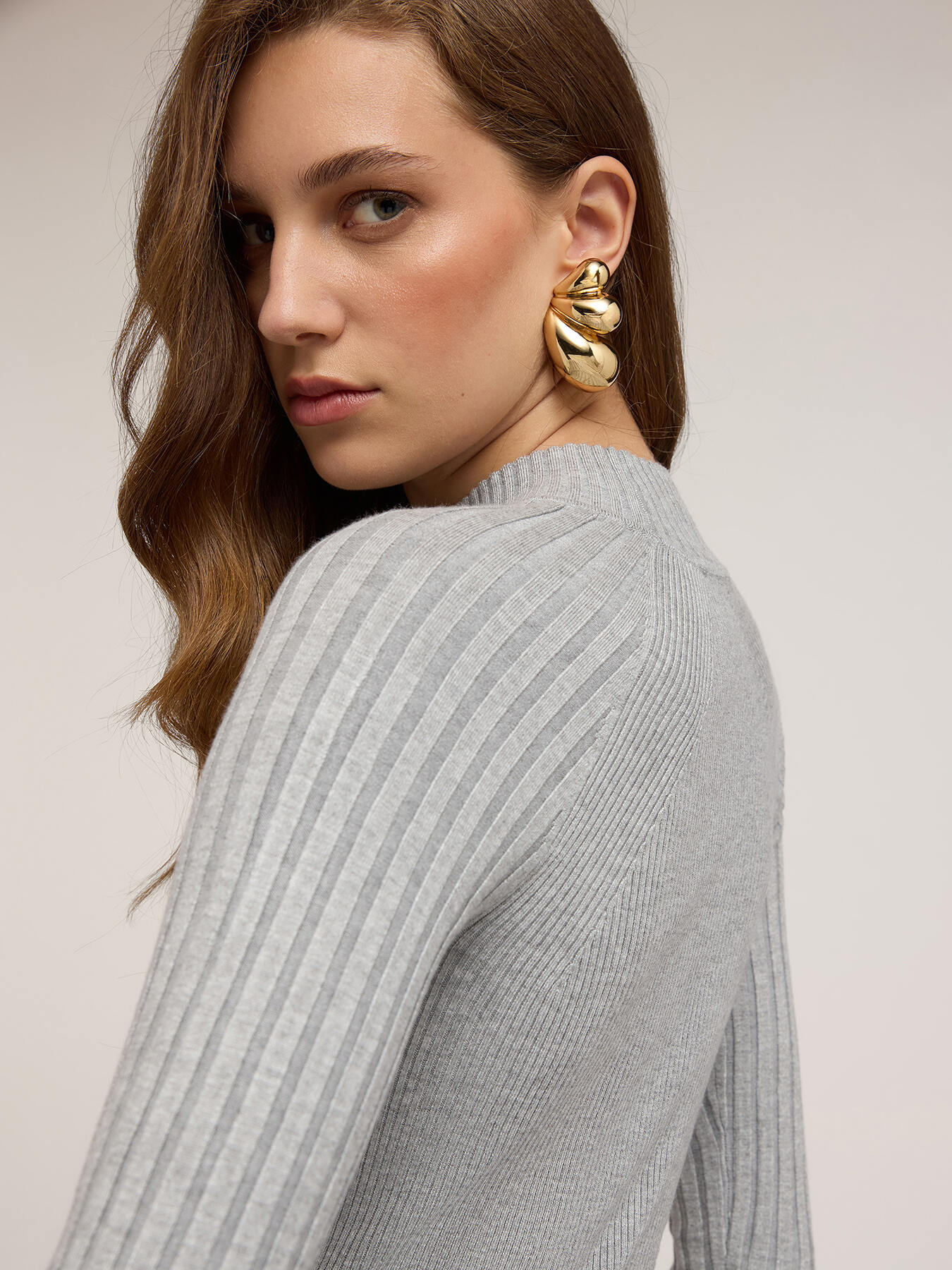 Gerippter Rollkragenpullover mit enger Passform image number 3