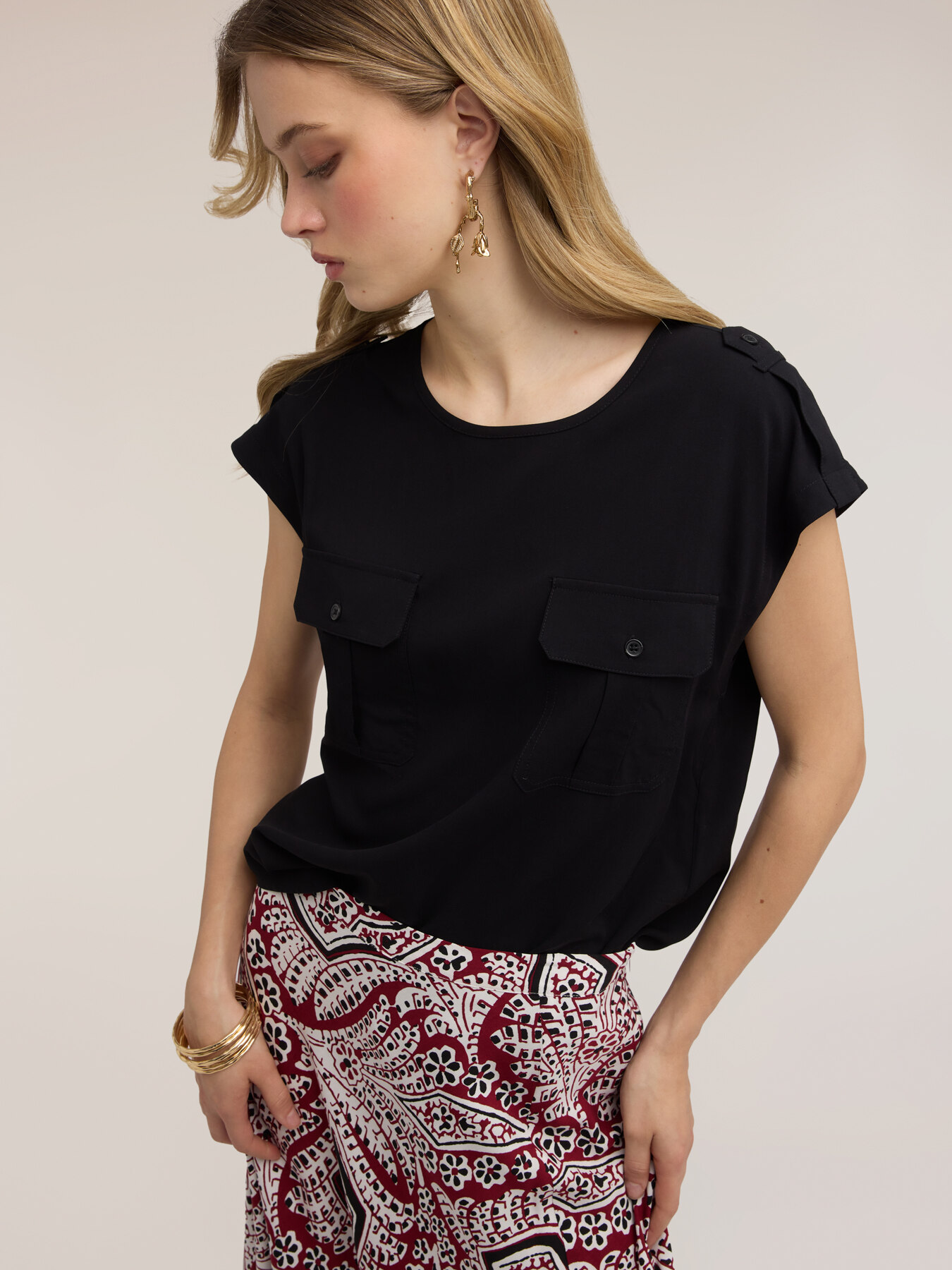 Viscose blouse with pockets image number 3