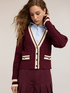 Kurze Strickjacke mit Zopfmuster und gestreiften Borten image number 0