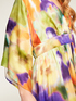 Vestido corto tipo kimono con estampado de flores image number 2