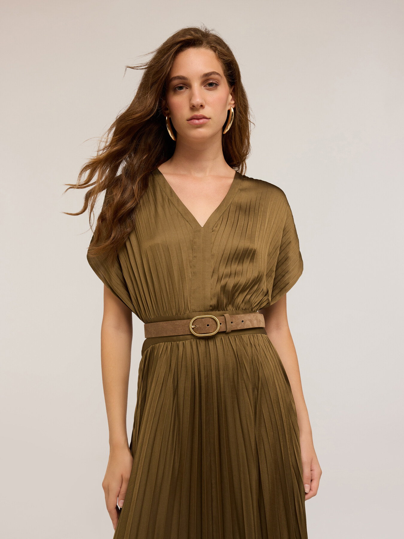 Vestito lungo in satin plissé image number 2