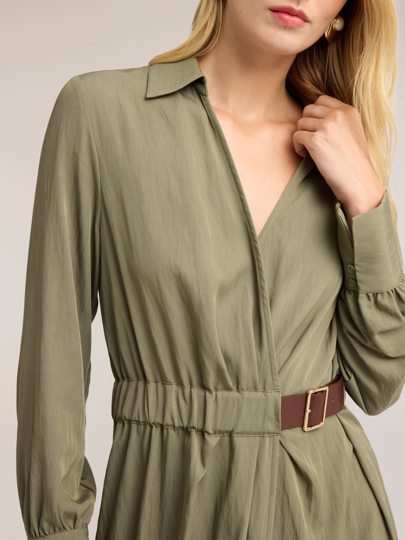Robe chemise en twill drap&eacute; image number 3