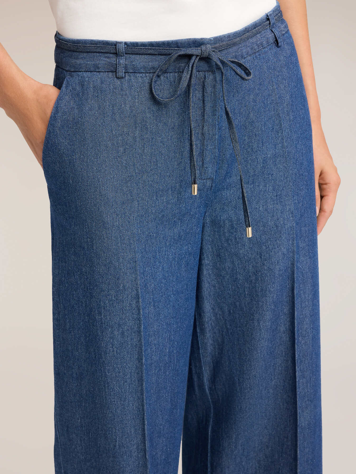 Cropped palazzo jeans with drawstring image number 4