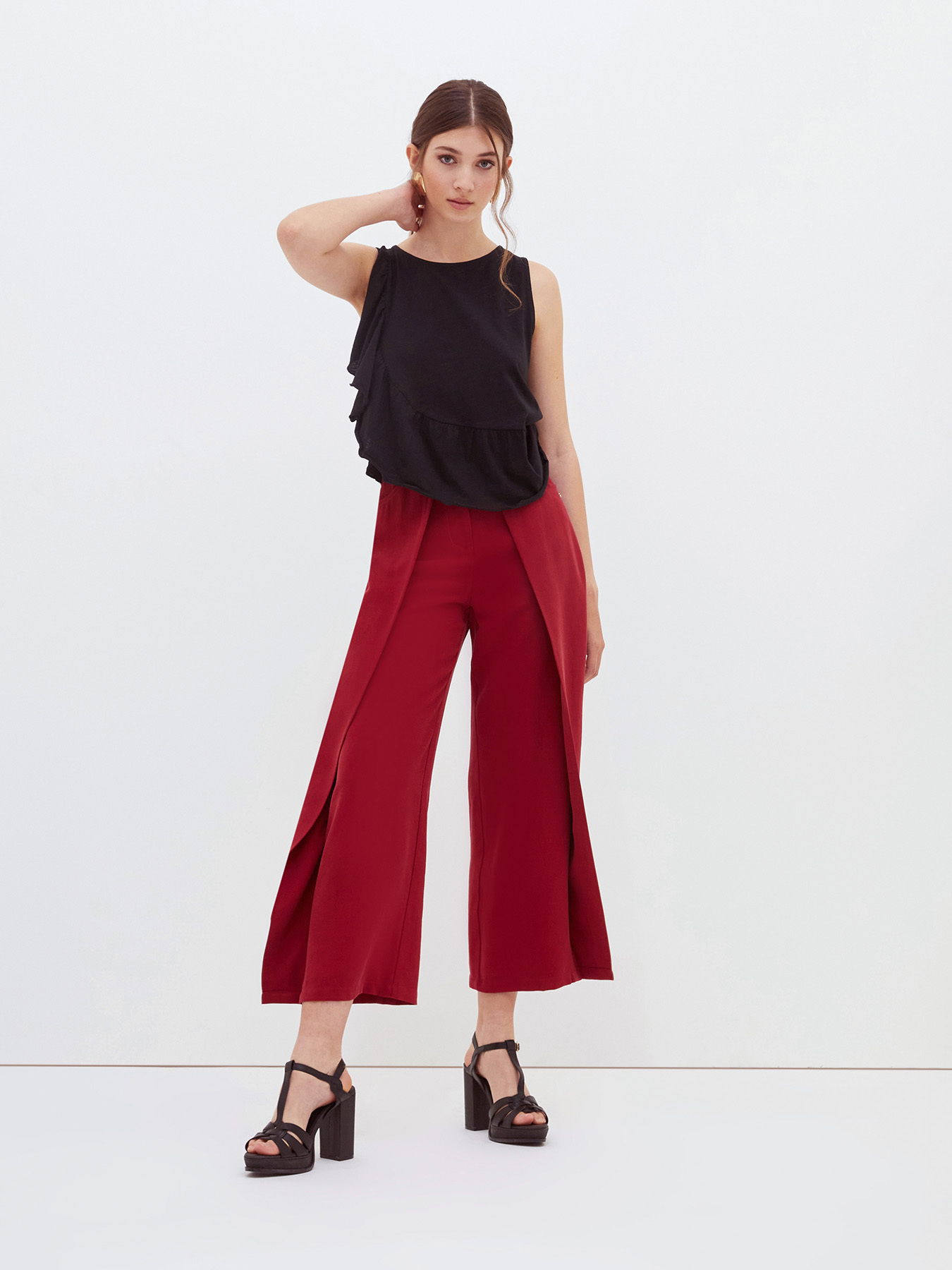 Loose trousers with pleated feature image number 0