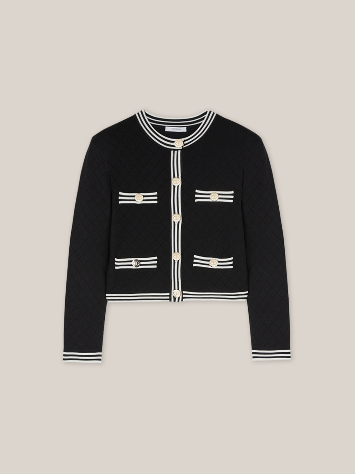 white knitted jacket