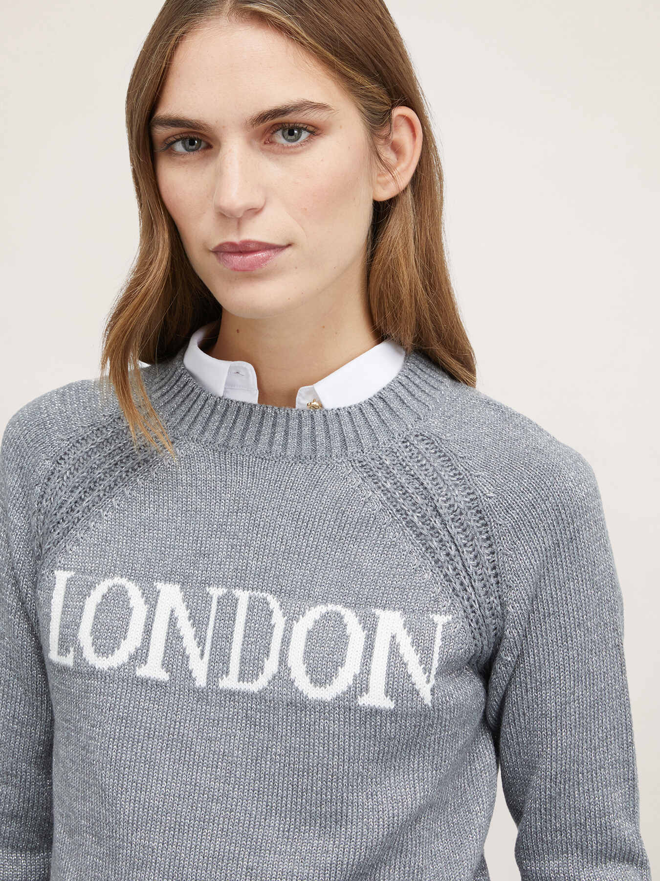 Jersey de cuello redondo con texto jacquard image number 3