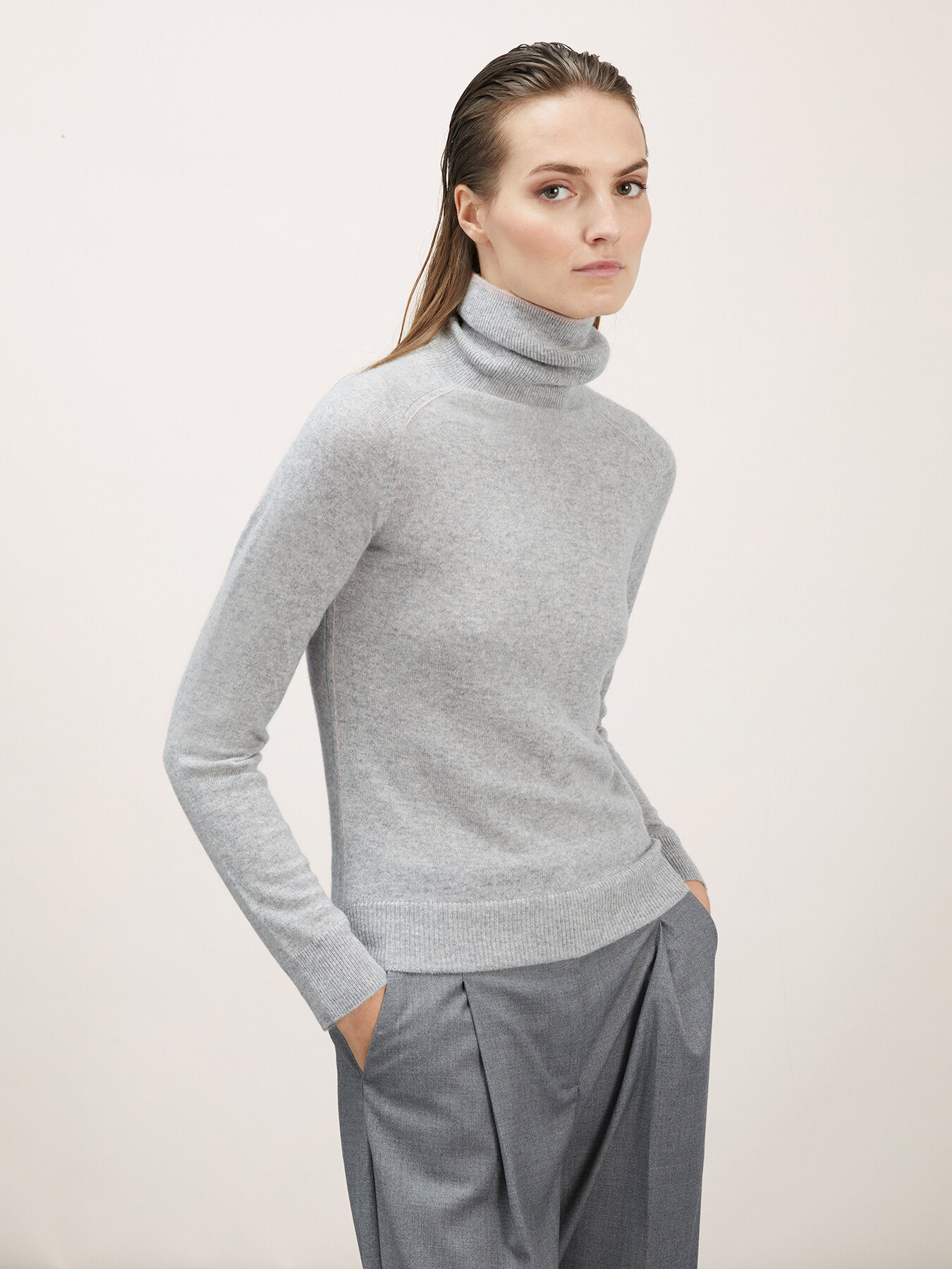 Cashmere turtleneck pullover image number 2
