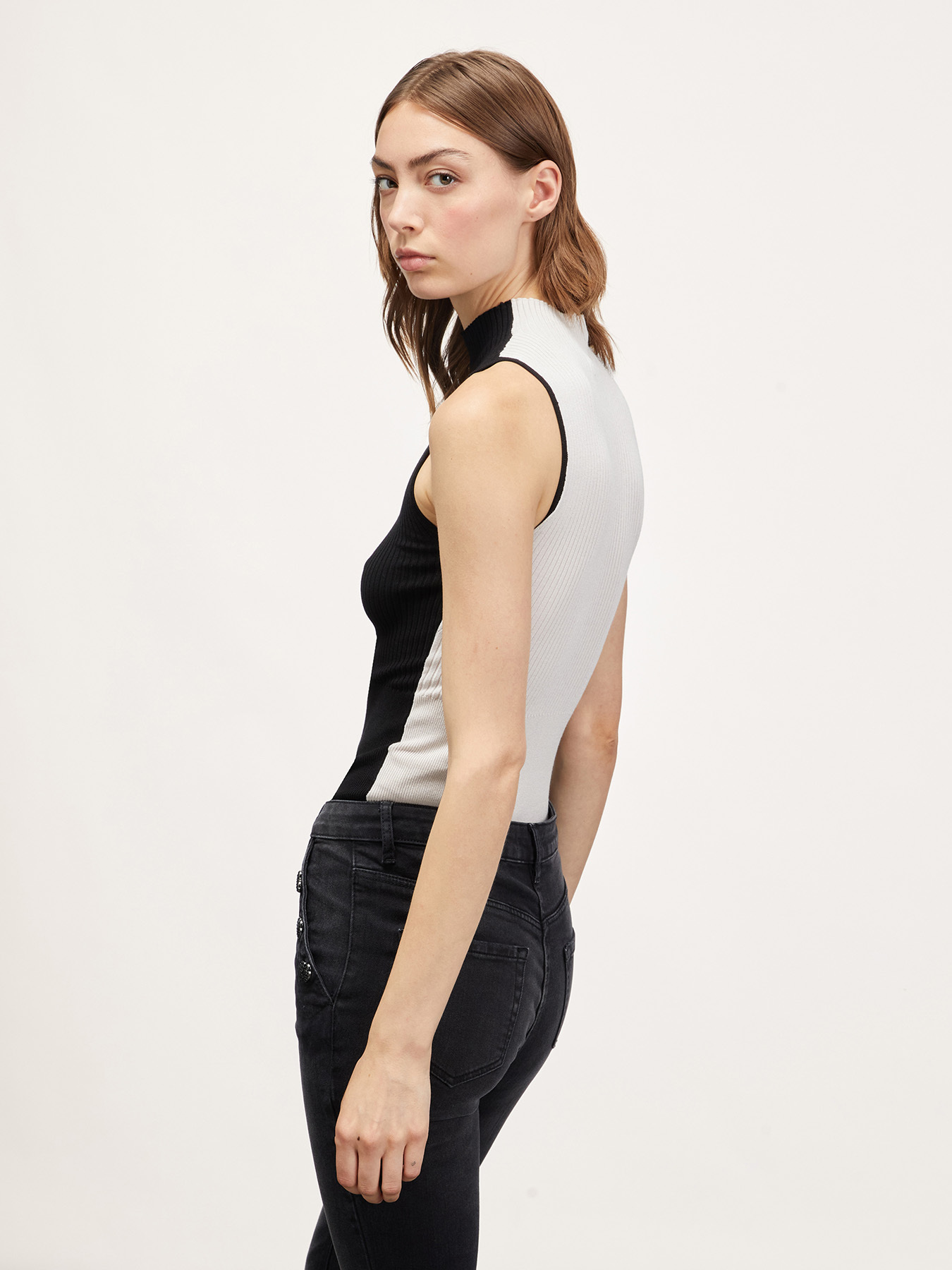 Two-tone knit tank top image number 1