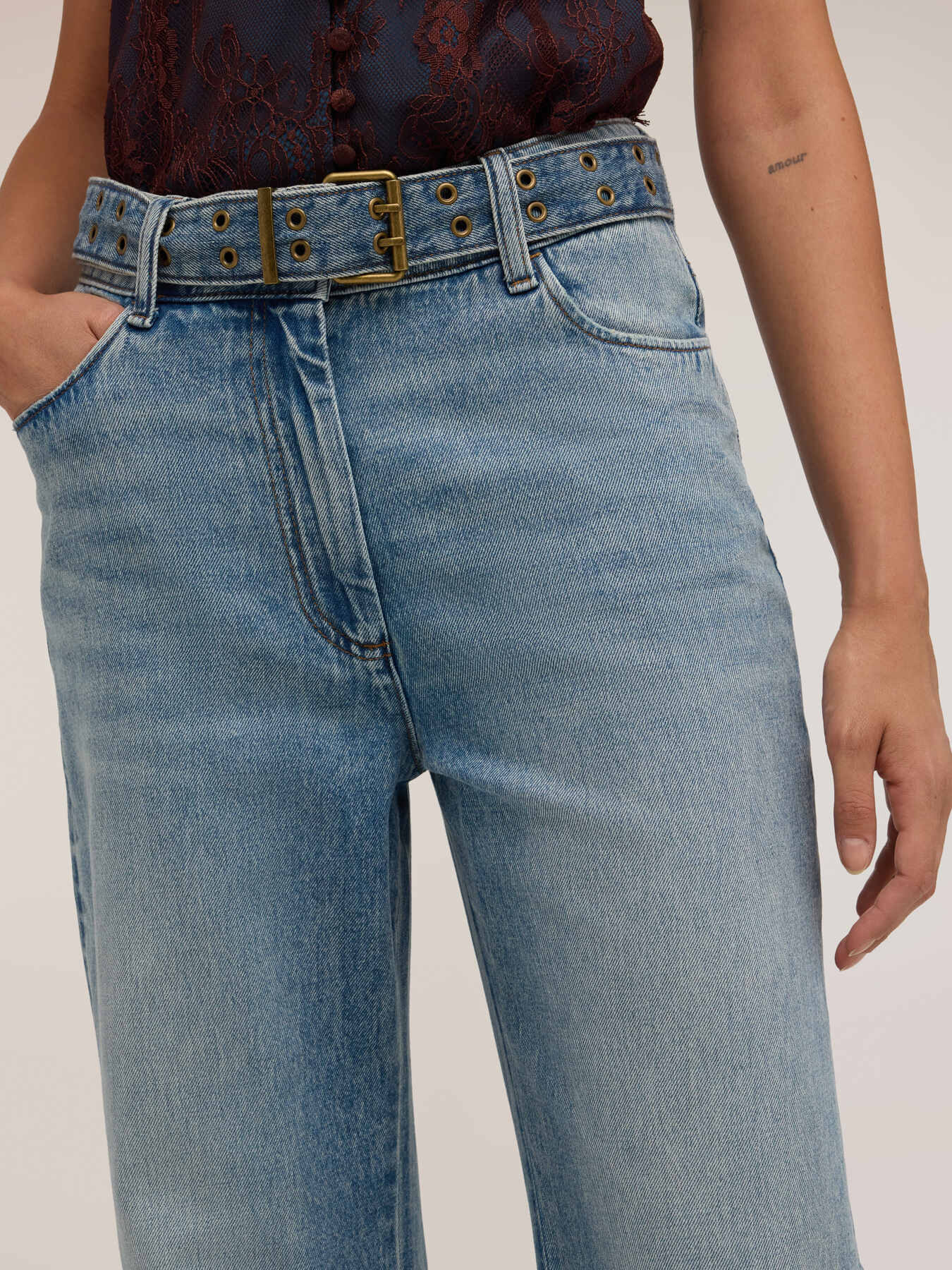 Washed palazzo jeans with studded belt image number 3