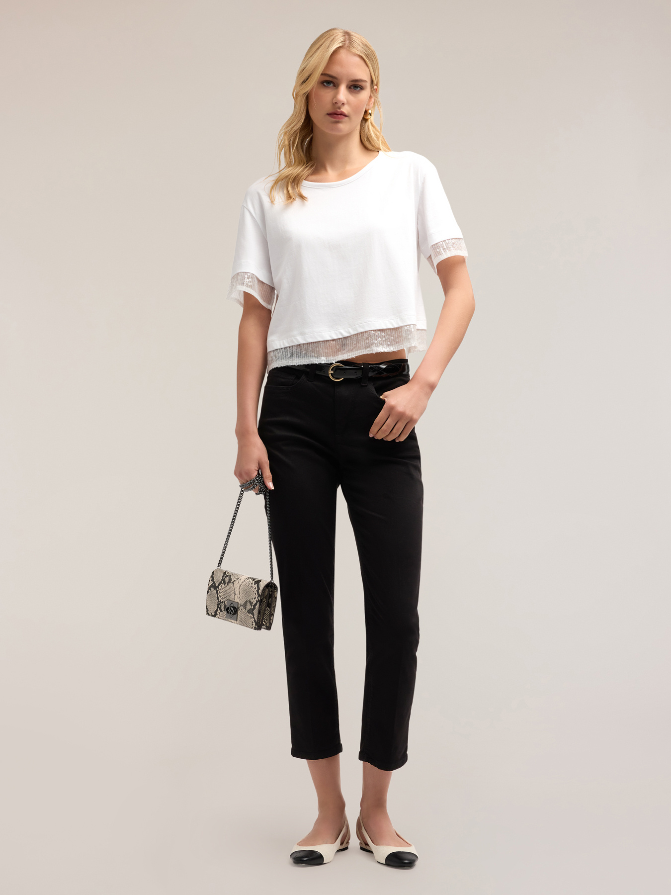 T-shirt con bordi in paillettes image number 3