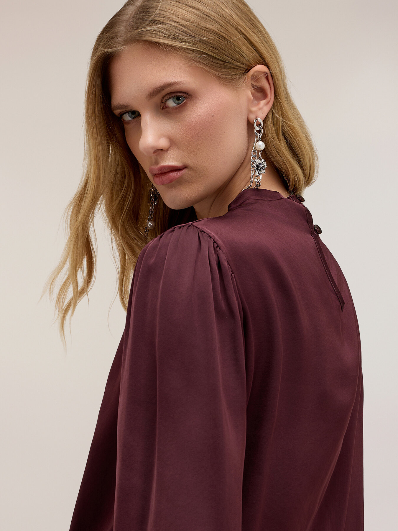 Blusa aus Satin The Tailoring Lab image number 3