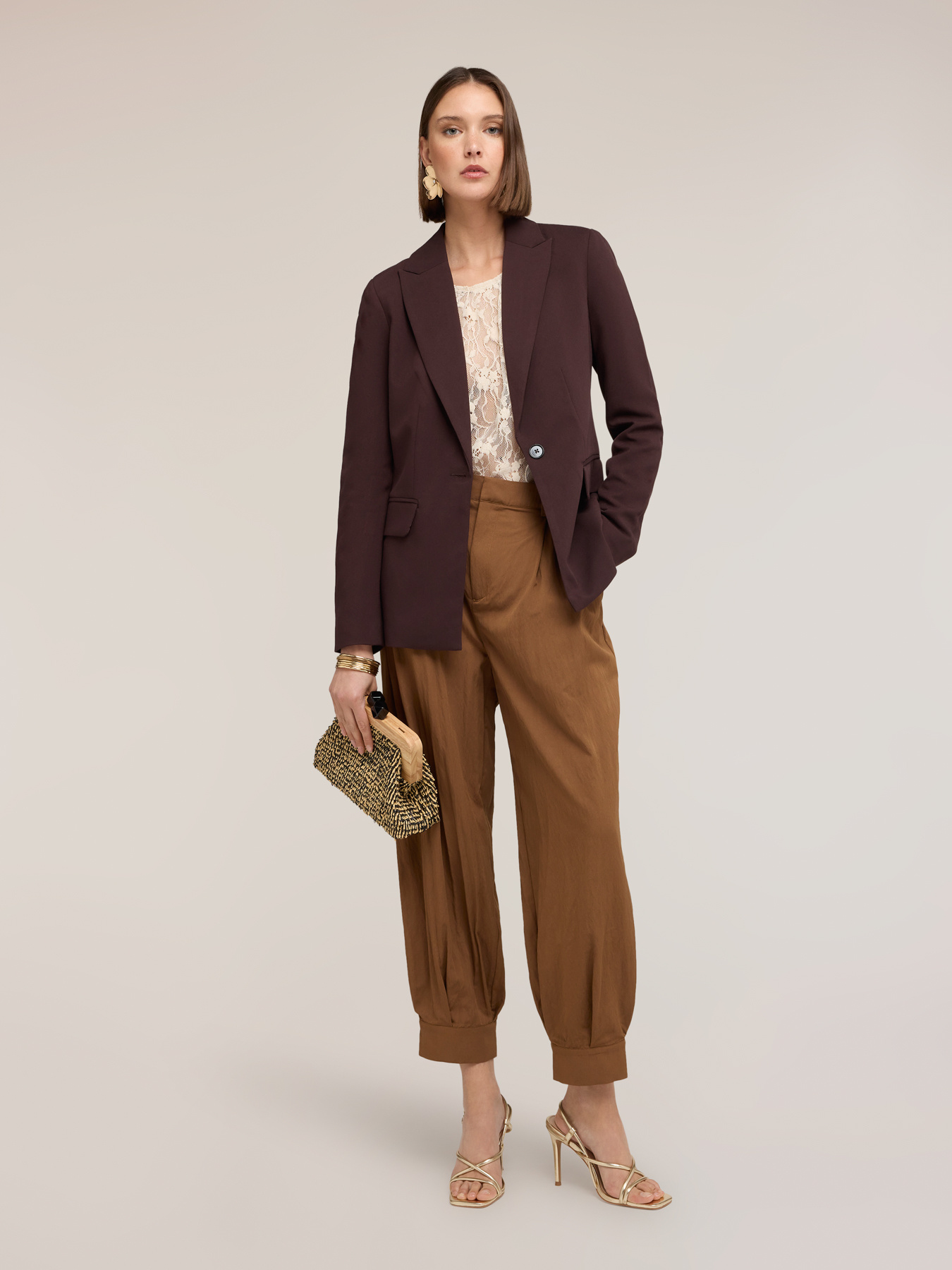 Einreihiger Blazer mit aufgesetzten Taschen image number 0