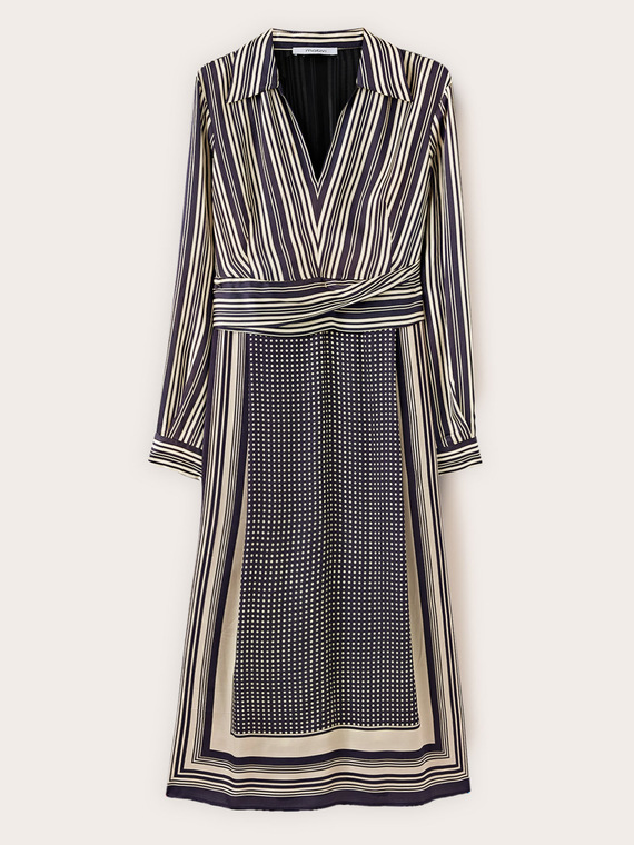 Robe chemisier en satin imprim&eacute; foulard