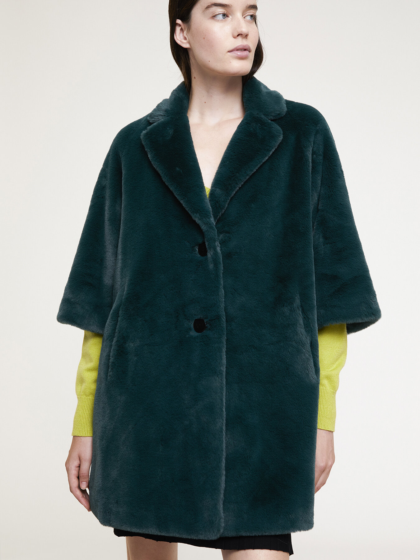 Cappotto a trapezio in simil pelliccia image number 2