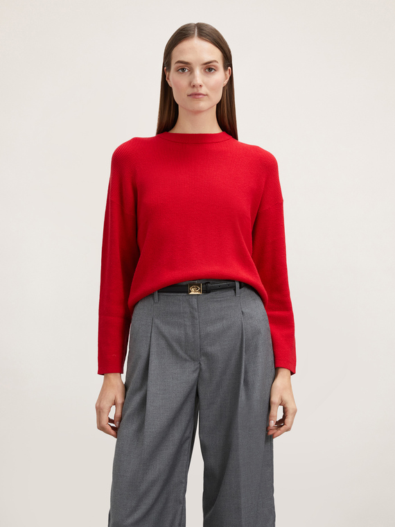Ribbed sweater with overlapping slit at the back