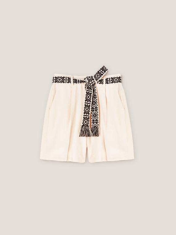 Shorts with ethnic patterned belt