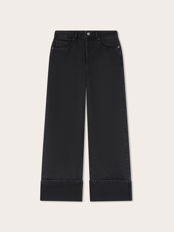 Wide-leg jeans with turn-up cuffs